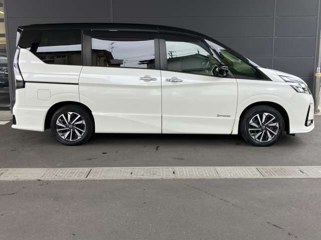 セレナ1.2 e-POWER ハイウェイスターV