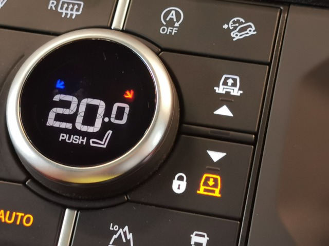 ディフェンダー110 X ダイナミック HSE 3.0L D300 ディーゼル 4WD