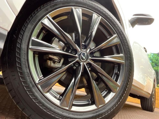�y����20�C���`�A���~�z�C�[���z�O�ςɃ}�b�`���������A���~�z�C�[���𑕒����Ă���܂��B�e��ЊO�A���~�z�C�[����A�X�^�b�h���X�^�C�����戵�����Ă���܂��B���񂲑��k����������
