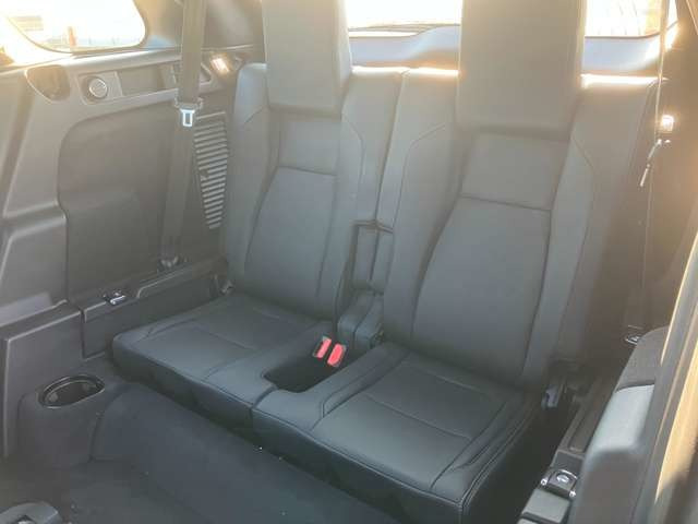 ディスカバリースポーツダイナミック SE 2.0L D200 5+2シート ディーゼル 4WD