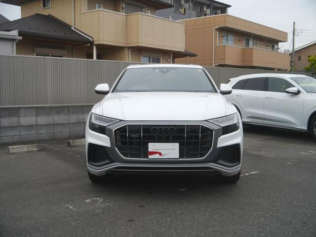 Q855 TFSI クワトロ Sライン 4WD
