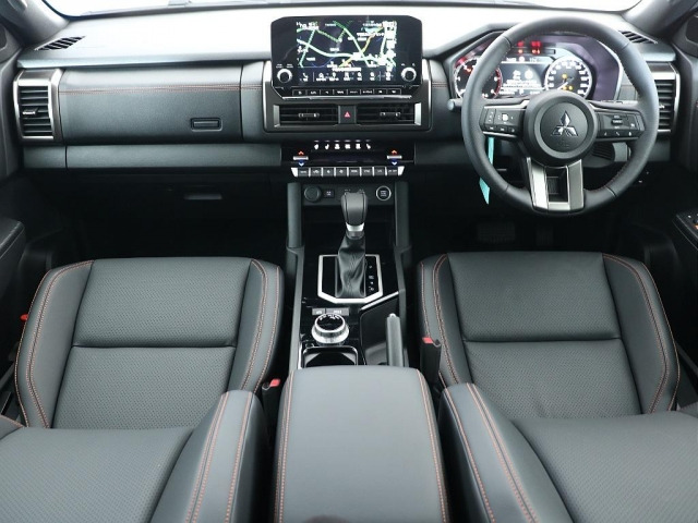 トライトン2.4 GSR ディーゼル 4WD