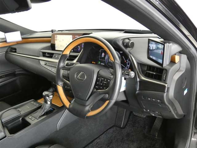 ES300h バージョンL