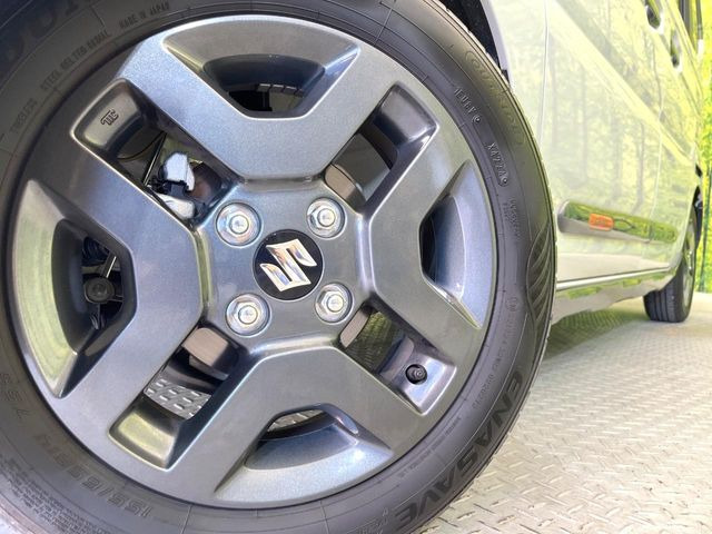 �y�����A���~�z�C�[���z�O�ςɃ}�b�`���������A���~�z�C�[���𑕒����Ă���܂��B�e��ЊO�A���~�z�C�[����A�X�^�b�h���X�^�C�����戵�����Ă���܂��B���񂲑��k����������