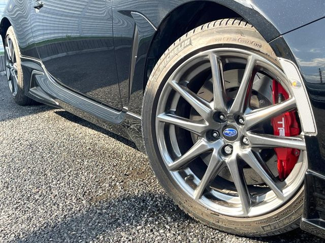 �y����17�C���`�A���~�z�C�[���z�O�ςɃ}�b�`���������A���~�z�C�[���𑕒����Ă���܂��B�e��ЊO�A���~�z�C�[����A�X�^�b�h���X�^�C�����戵�����Ă���܂��B���񂲑��k����������