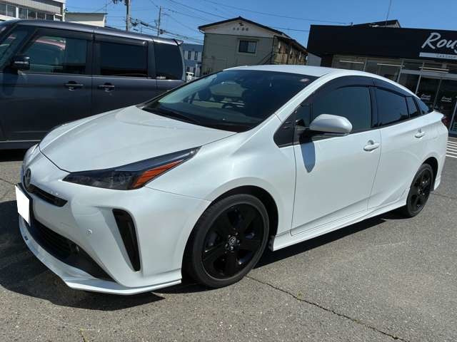 プリウス1.8 S ツーリングセレクション ブラックエディション 4WD