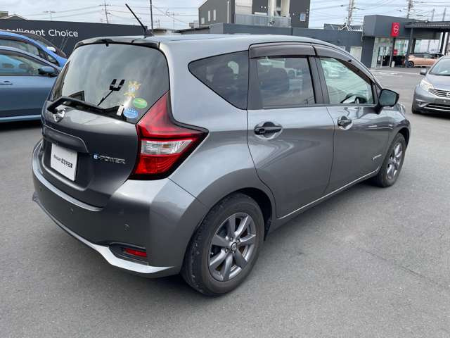 ノート1.2 e-POWER X ブラックアロー