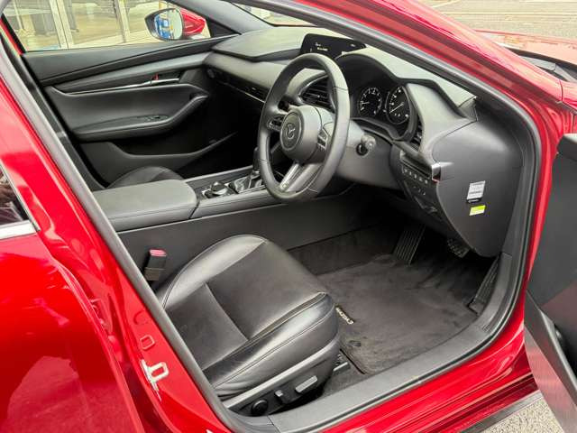 MAZDA3ファストバック2.0 20S Lパッケージ