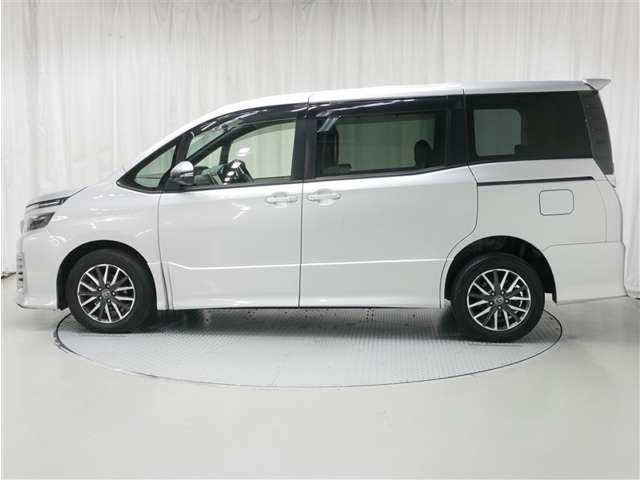 ヴォクシー2.0 ZS 4WD