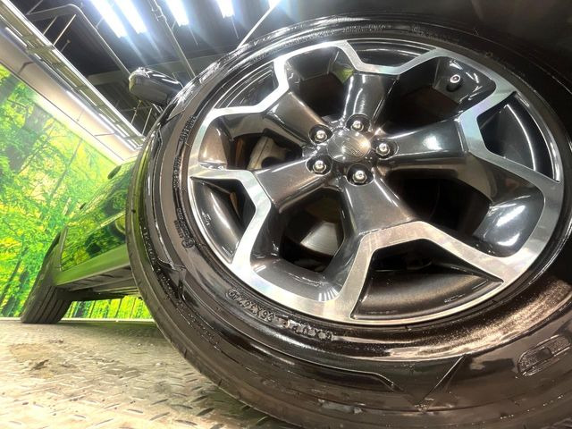 �y����17�C���`�A���~�z�C�[���z�O�ςɃ}�b�`��������17�C���`�A���~�z�C�[���𑕒����Ă���܂��B�e��ЊO�A���~�z�C�[����A�X�^�b�h���X�^�C�����戵�����Ă���܂��B���񂲑��k����������