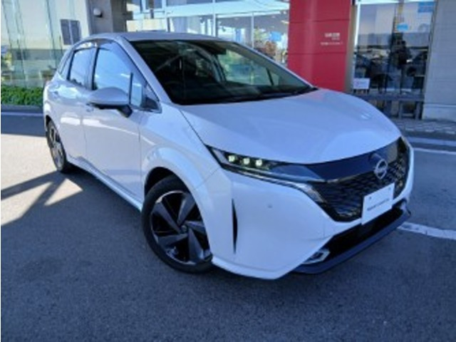 ノートオーラ1.2 G FOUR レザーエディション 4WD