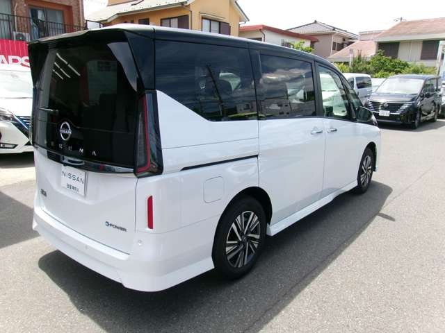 セレナ1.4 e-POWER ハイウェイスターV