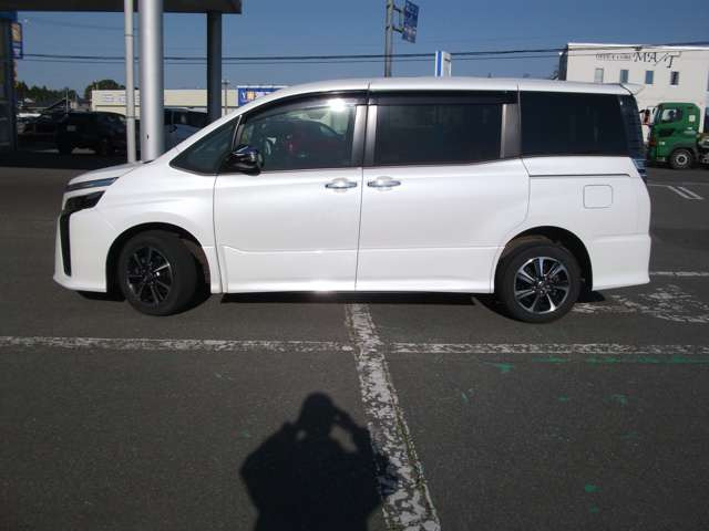 ヴォクシー2.0 ZS 煌II 4WD