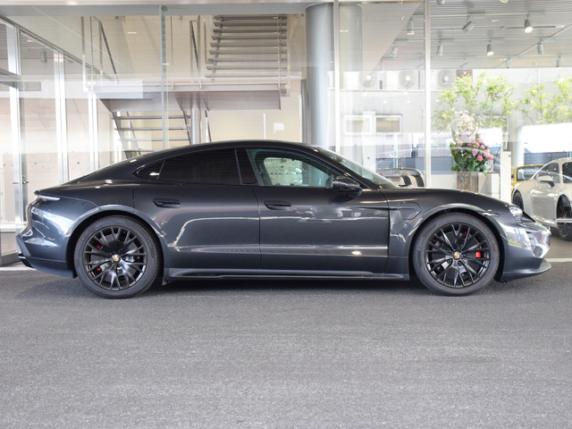 タイカンGTS 4シート 4WD