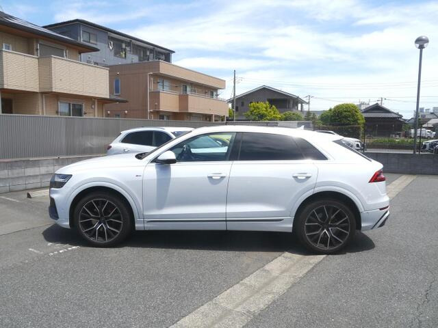 Q855 TFSI クワトロ Sライン 4WD