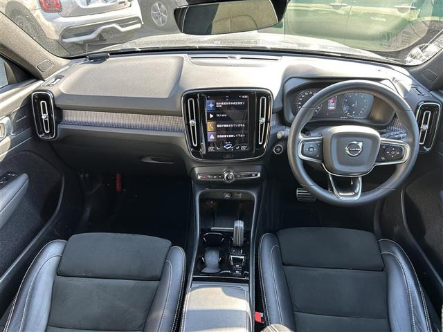 XC40B4 AWD Rデザイン 4WD