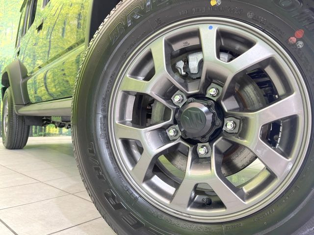 �y����15�C���`�A���~�z�C�[���z�O�ςɃ}�b�`���������A���~�z�C�[���𑕒����Ă���܂��B�e��ЊO�A���~�z�C�[����A�X�^�b�h���X�^�C�����戵�����Ă���܂��B���񂲑��k����������