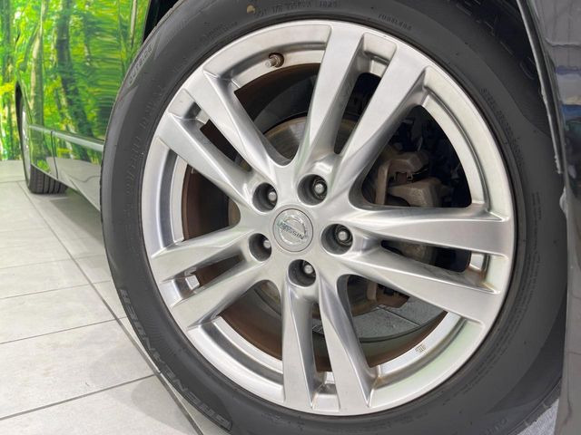 �y����18�C���`�A���~�z�C�[���z�O�ςɃ}�b�`���������A���~�z�C�[���𑕒����Ă���܂��B�e��ЊO�A���~�z�C�[����A�X�^�b�h���X�^�C�����戵�����Ă���܂��B���񂲑��k����������