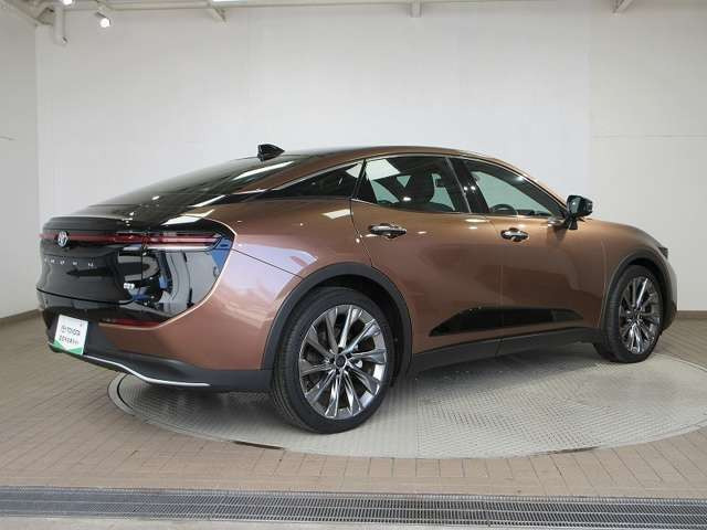 クラウンクロスオーバー2.5 G アドバンスト レザー パッケージ E-Four 4WD