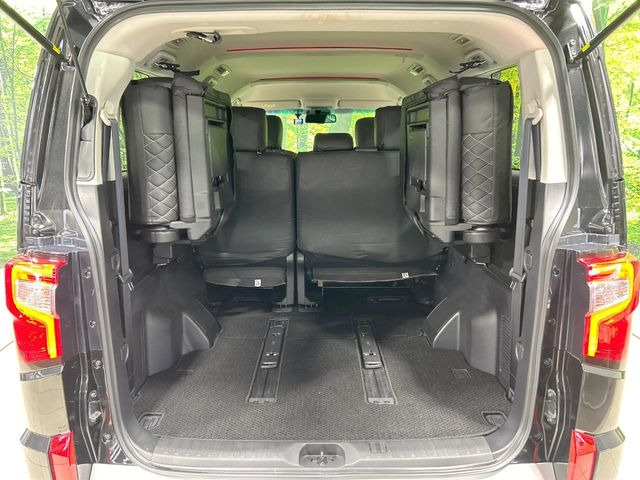 【パワーバックドア】スマートキーや運転席のボタンを押すだけでリアゲートが自動で開閉します!荷物を持っている時や、高い位置にあるバックドアを閉める際に便利な機能です♪