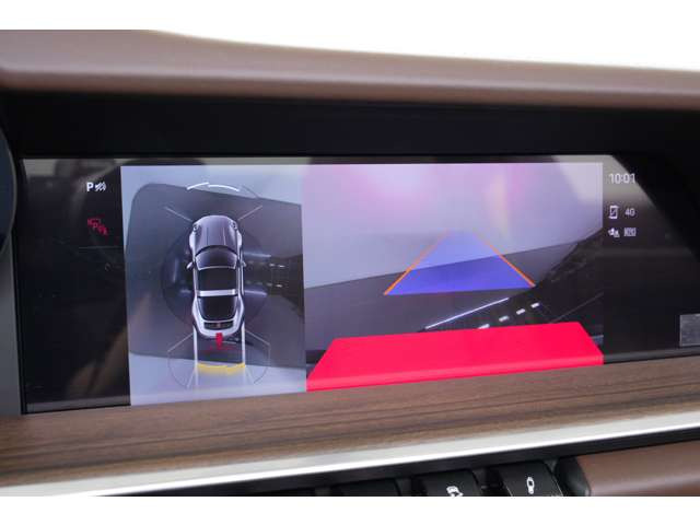 PCM(�|���V�F�R�~���j�P�[�V�����}�l�W�����g)�i�r�𑕔��BApple CarPlay�Ή��̍��𑜓x�f�B�X�v���C�ŁA�i�r�Q�[�V��������ԗ��ݒ�܂Œ����I�ɑ���\�ȑ������e�ł��B