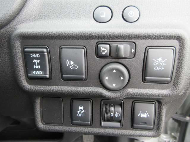 �y���N����4WD�z���N��������w�����̖����x���Ⴂ�܂�! �������ፑ�H�c�Ŏ��v�̍���4WD�Ԃ𐔑�����肻�낦! �n��Ɋ��Y�����J�[���C���i�b�v���I���b�N�X�̎����ł��B