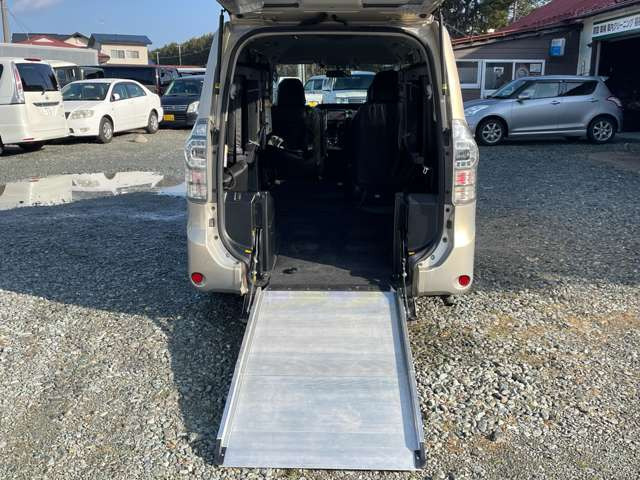 ヴォクシー2.0 X Lエディション ウェルキャブ スロープタイプI 車いす1脚仕様車 4WD