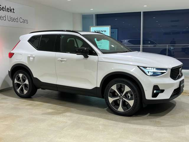 XC40ウルトラ B4 AWD 4WD