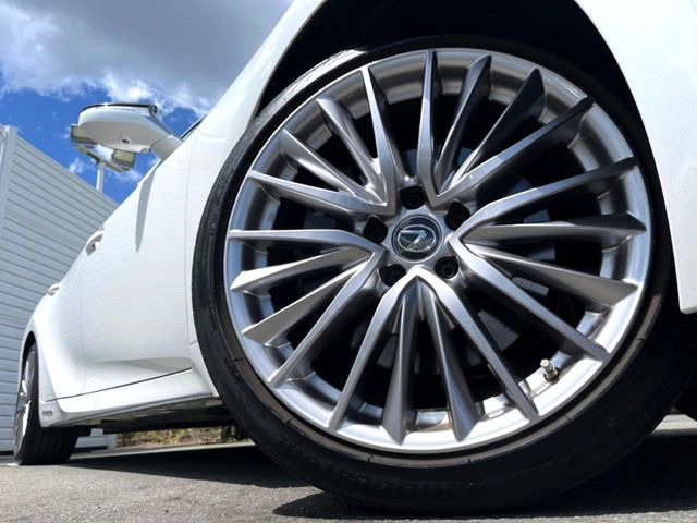 �y����19�C���`�A���~�z�C�[���z�O�ςɃ}�b�`���������A���~�z�C�[���𑕒����Ă���܂��B�e��ЊO�A���~�z�C�[����A�X�^�b�h���X�^�C�����戵�����Ă���܂��B���񂲑��k����������