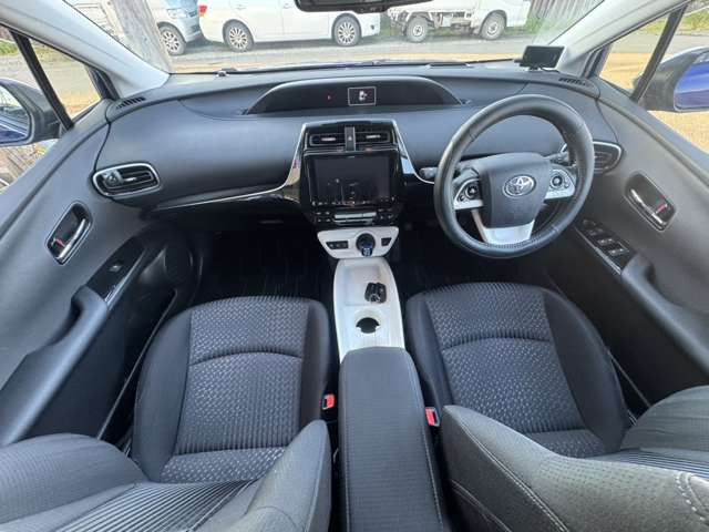 プリウス1.8 A E-Four 4WD