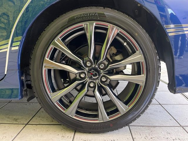 �y����18�C���`�A���~�z�C�[���z�O�ςɃ}�b�`���������A���~�z�C�[���𑕒����Ă���܂��B�e��ЊO�A���~�z�C�[����A�X�^�b�h���X�^�C�����戵�����Ă���܂��B���񂲑��k����������