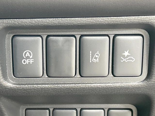 【三菱e-Assist】走行中に前方の車両等を認識し、衝突しそうな時は警報とブレーキで衝突回避と被害軽減をアシスト。より安全にドライブをお楽しみいただけます。