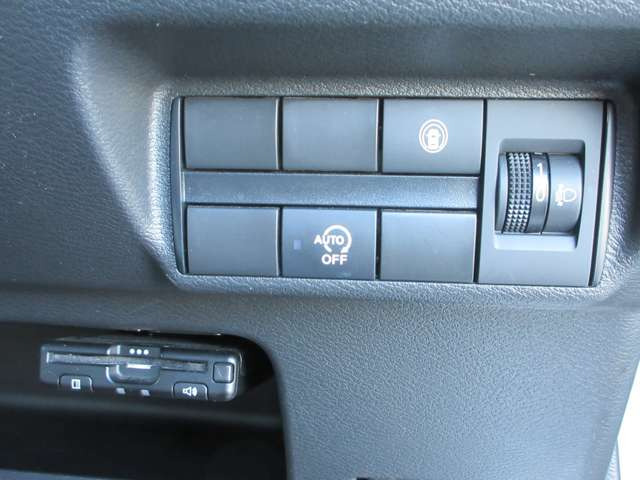 �y���N����4WD�z���N��������w�����̖����x���Ⴂ�܂�! �������ፑ�H�c�Ŏ��v�̍���4WD�Ԃ𐔑�����肻�낦! �n��Ɋ��Y�����J�[���C���i�b�v���I���b�N�X�̎����ł��B