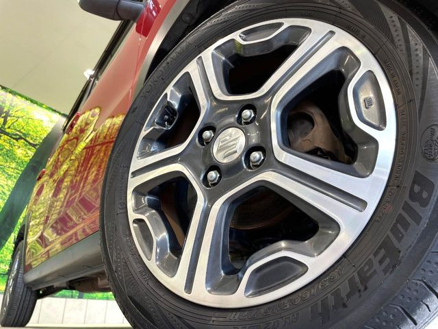 �y����15�C���`�A���~�z�C�[���z�O�ςɃ}�b�`���������A���~�z�C�[���𑕒����Ă���܂��B�e��ЊO�A���~�z�C�[����A�X�^�b�h���X�^�C�����戵�����Ă���܂��B���񂲑��k����������