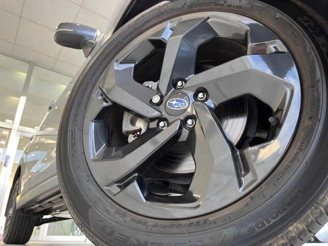 �y����18�C���`�A���~�z�C�[���z�O�ςɃ}�b�`���������A���~�z�C�[���𑕒����Ă���܂��B�e��ЊO�A���~�z�C�[����A�X�^�b�h���X�^�C�����戵�����Ă���܂��B���񂲑��k����������