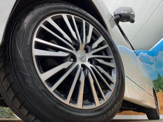 �y����18�C���`�A���~�z�C�[���z�O�ςɃ}�b�`���������A���~�z�C�[���𑕒����Ă���܂��B�e��ЊO�A���~�z�C�[����A�X�^�b�h���X�^�C�����戵�����Ă���܂��B���񂲑��k����������