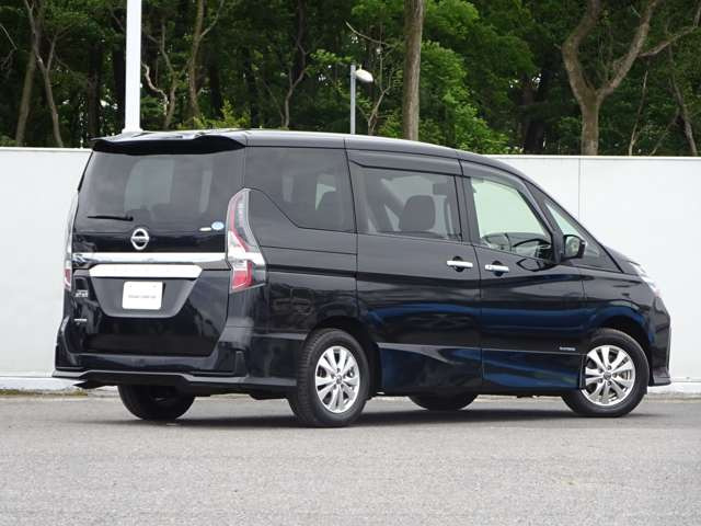 セレナ2.0 ハイウェイスターV 4WD