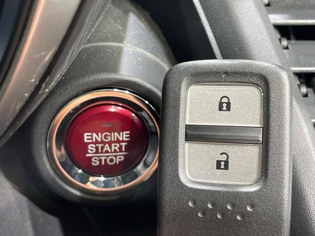 �yHonda�X�}�[�g�L�[�z�J�o����|�P�b�g�ɓ��ꂽ�܂܂ł��h�A�̎{���E�������\�ȃX�}�[�g�L�[�𑕔��B�G���W���̃I���E�I�t�����J�M�����o���K�v����������Ƃ��Ă��֗��ł���