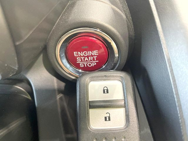 �yHonda�X�}�[�g�L�[�z�J�o����|�P�b�g�ɓ��ꂽ�܂܂ł��h�A�̎{���E�������\�ȃX�}�[�g�L�[�𑕔��B�G���W���̃I���E�I�t�����J�M�����o���K�v����������Ƃ��Ă��֗��ł���