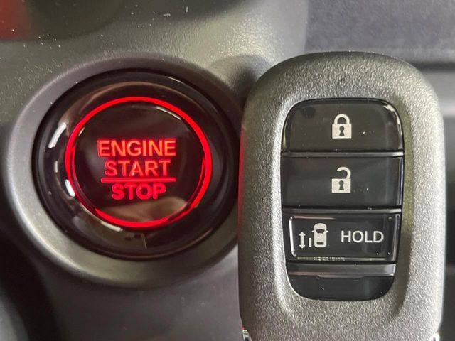 �yHonda�X�}�[�g�L�[�z�J�o����|�P�b�g�ɓ��ꂽ�܂܂ł��h�A�̎{���E�������\�ȃX�}�[�g�L�[�𑕔��B�G���W���̃I���E�I�t�����J�M�����o���K�v����������Ƃ��Ă��֗��ł���