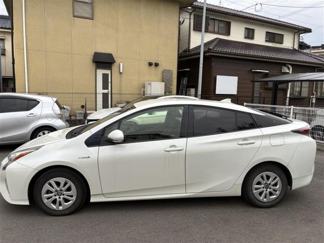 プリウス1.8 S