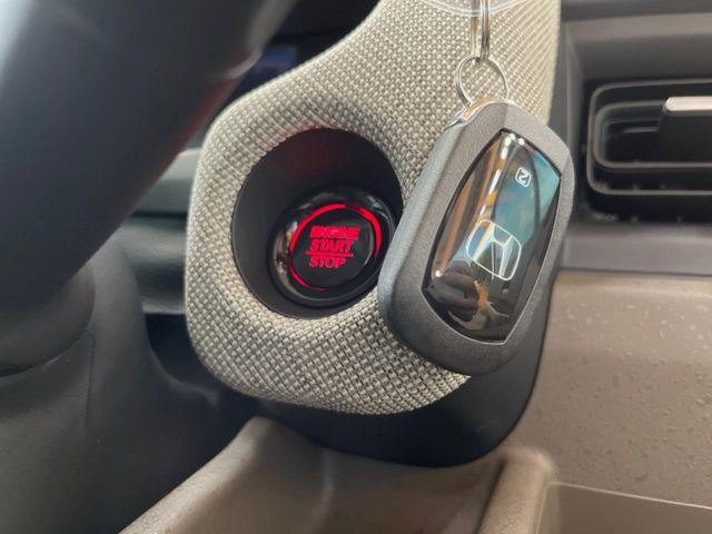 �yHonda�X�}�[�g�L�[�z�J�o����|�P�b�g�ɓ��ꂽ�܂܂ł��h�A�̎{���E�������\�ȃX�}�[�g�L�[�𑕔��B�G���W���̃I���E�I�t�����J�M�����o���K�v����������Ƃ��Ă��֗��ł���