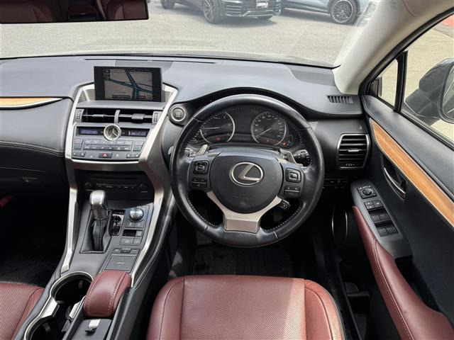 NX200t バージョンL