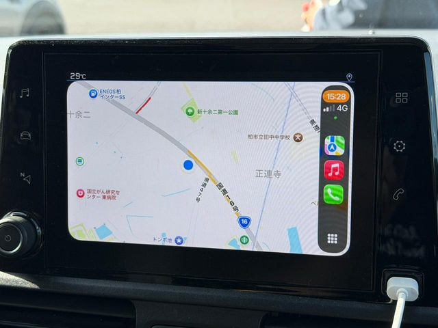 ��Apple Car Play:�X�}�z�Ƃ̗L���ڑ��ŁA�i�r�E�I�[�f�B�I�Đ��ȂǃX�}�z�̃A�v���@�\����ʂł��g����֗��@�\�ł�!