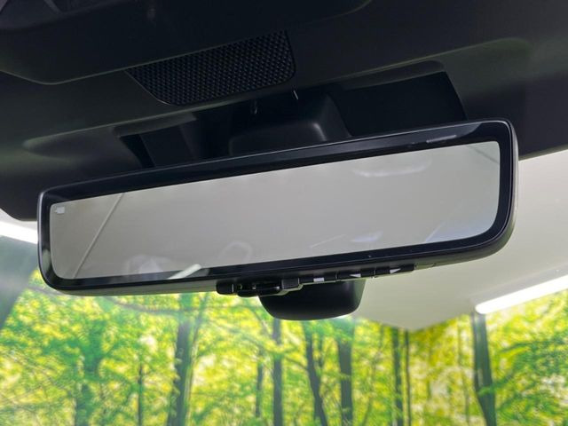 【スマートリヤビューミラー】後席の大きな荷物や同乗者で後方が確認しづらい時でも安心!カメラが撮影した車両後方の映像をルームミラー内に表示。クリアな視界で状況の確認が可能です!