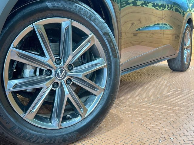 �y����18�C���`�A���~�z�C�[���z�O�ςɃ}�b�`���������A���~�z�C�[���𑕒����Ă���܂��B�e��ЊO�A���~�z�C�[����A�X�^�b�h���X�^�C�����戵�����Ă���܂��B���񂲑��k����������