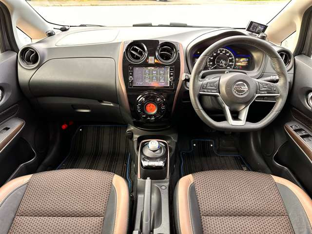 ノート1.2 e-POWER メダリスト FOUR 4WD