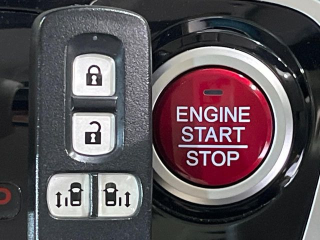 �yHonda�X�}�[�g�L�[�z�J�o����|�P�b�g�ɓ��ꂽ�܂܂ł��h�A�̎{���E�������\�ȃX�}�[�g�L�[�𑕔��B�G���W���̃I���E�I�t�����J�M�����o���K�v����������Ƃ��Ă��֗��ł���