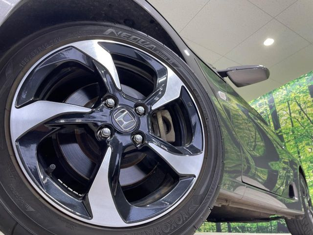 �y����15�C���`�A���~�z�C�[���z�O�ςɃ}�b�`���������A���~�z�C�[���𑕒����Ă���܂��B�e��ЊO�A���~�z�C�[����A�X�^�b�h���X�^�C�����戵�����Ă���܂��B���񂲑��k����������
