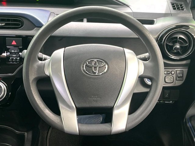 �C���e���A�ɍ��킹���f�U�C���̃X�e�A�����O�́A�^�]�������̂��Ƃ��l���A�^�]���₷���`��A�傫���ł��B�����x�A���ۂɐG���Ă��m���߂��������B